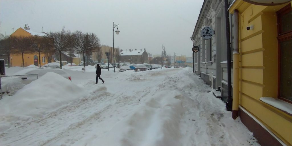 Jarosław w śniegu - 2021 - okolice synagogi