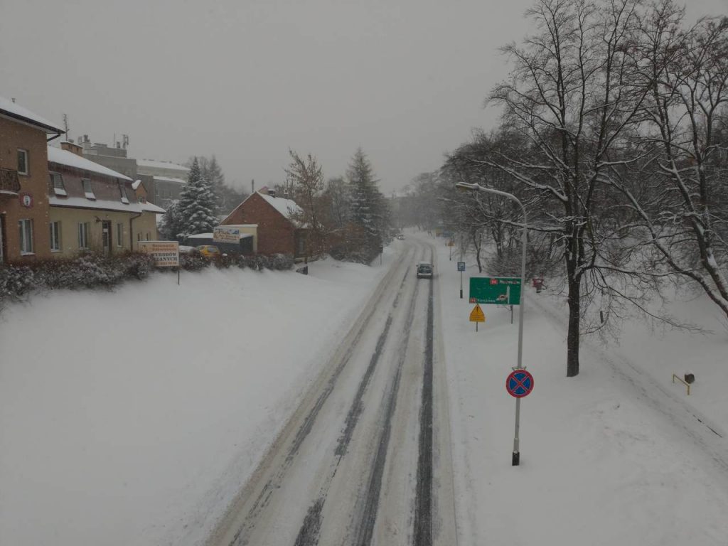 Jarosław w śniegu - 2021 - widok z wiaduktu