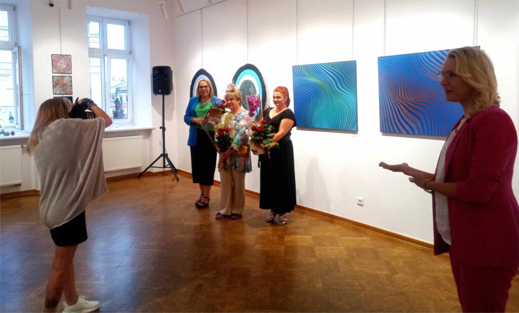 MULTI-IMAGES - wystawa u Attavantich-2022-zd.12