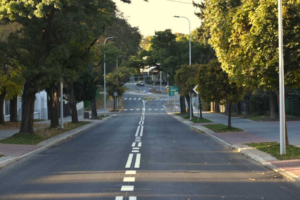 Ulica Kraszewskiego w Jarosławiu - widok w stronę ronda im. Michała Zielińskiego